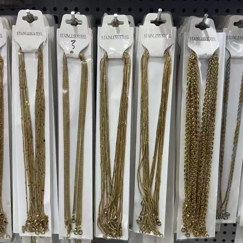 Hypoallergenic Thin Gold Stainless Steel Link Necklaces Waterproof Daily Layering Accessory
